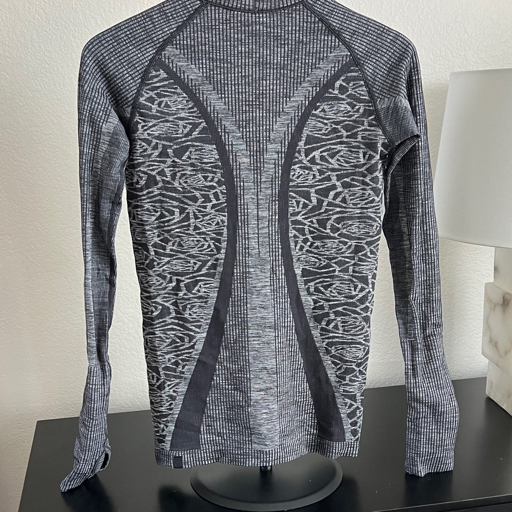 Lululemon Patterned Long Sleeve size 4 - Picture 2 of 4